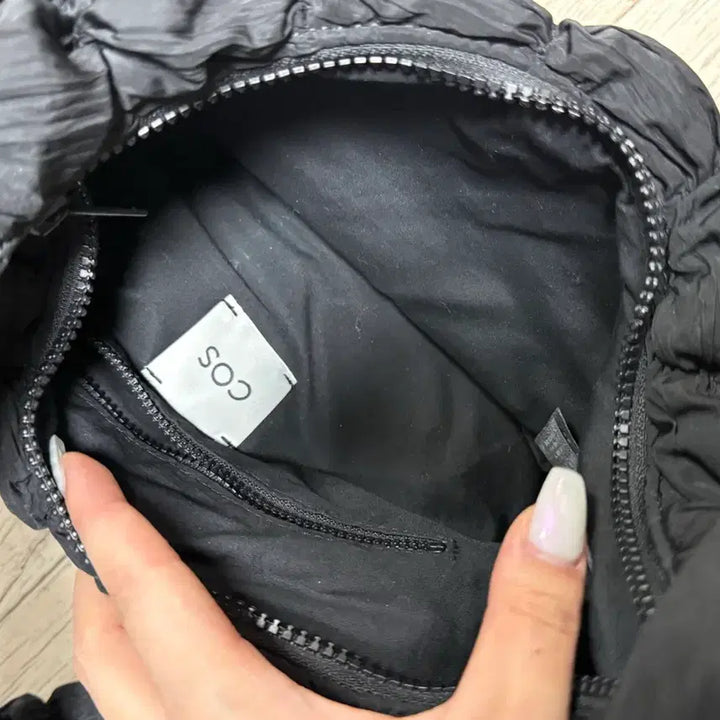 [BUNJANG] COS Ripple Crossbody Bag Black / 코스 리플 크로스바디백 블랙