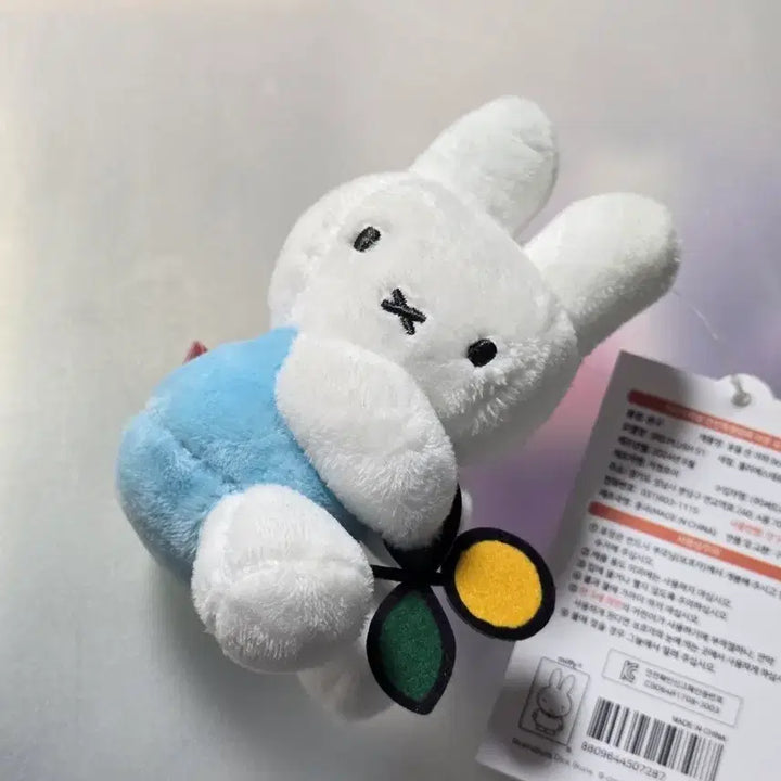 [BUNJANG] Miffy Holding Flower 8cm Plush Keychain / 꽃을 든 미피 8cm 인형 키링