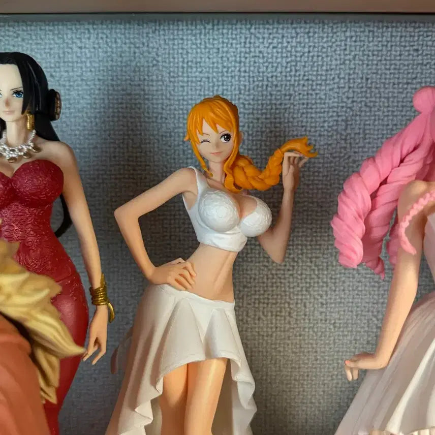 [BUNJANG] One Piece Wedding Dress Figures 4-Piece Bundle Set (Opened, Good Condition) / (급처)원피스 피규어 웨딩드레스 4종 세트 일괄(개봉양품)