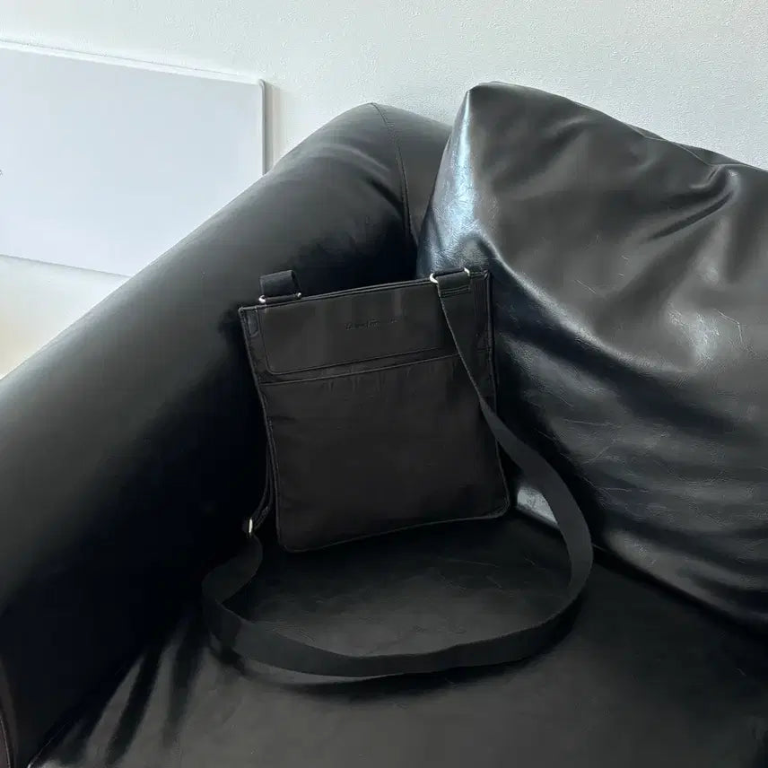 [BUNJANG] Ferragamo Archival Nero Flat Bag / Ferragamo Archival Nero Flat Bag