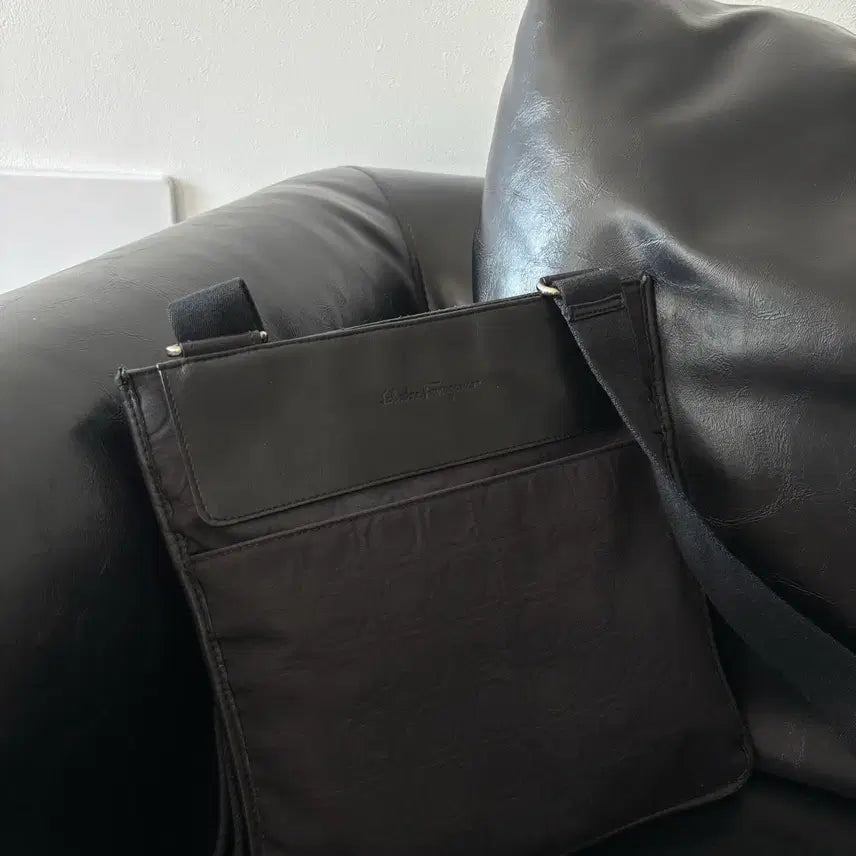 [BUNJANG] Ferragamo Archival Nero Flat Bag / Ferragamo Archival Nero Flat Bag