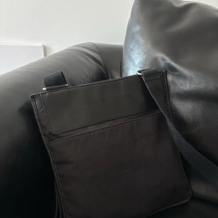 [BUNJANG] Ferragamo Archival Nero Flat Bag / Ferragamo Archival Nero Flat Bag
