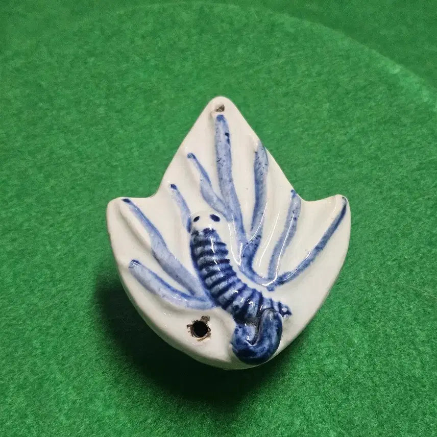 [BUNJANG] Joseon Dynasty Style Celadon Porcelain Cicada Inkstone Water Dropper / 청화백자 나뭇잎 매미 연적 (서예용품/인테리어 소품)