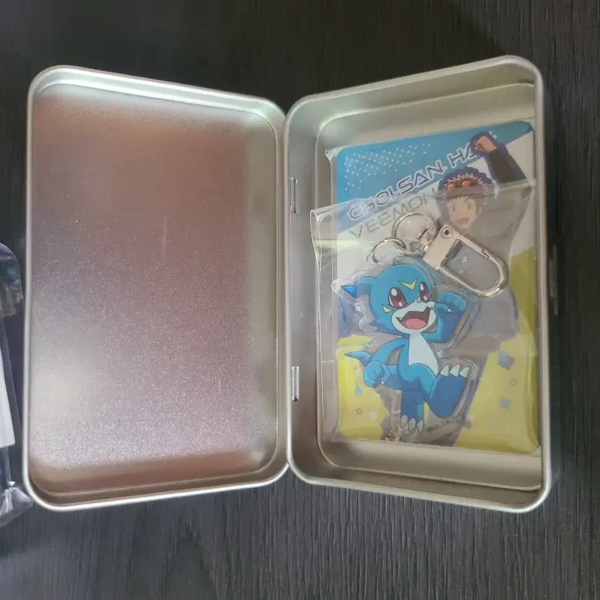 [BUNJANG] Digimon Adventure: Last Evolution Kizuna Movie Tin Case, Calendar Photocard, and V-mon Acrylic Keychain Set / 파워디지몬 극장판 틴케이스, 달력 포토카드, 아크릴 키링(브이몬)