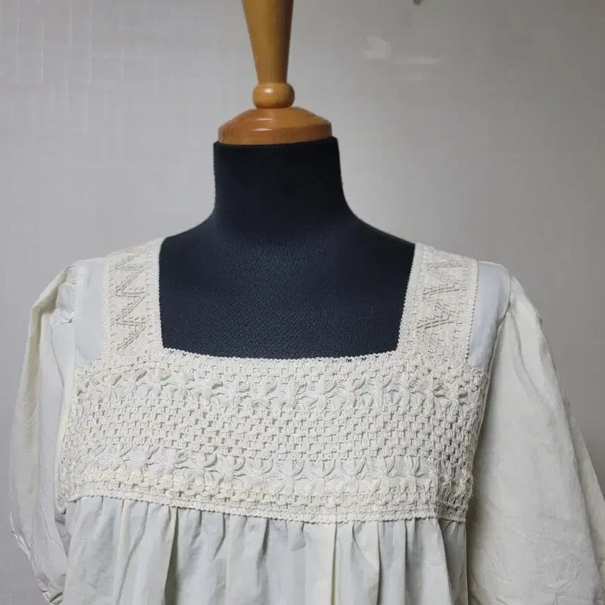 [BUNJANG] GGPX Square Neck Puff Sleeve Blouse / GGPX블라우스