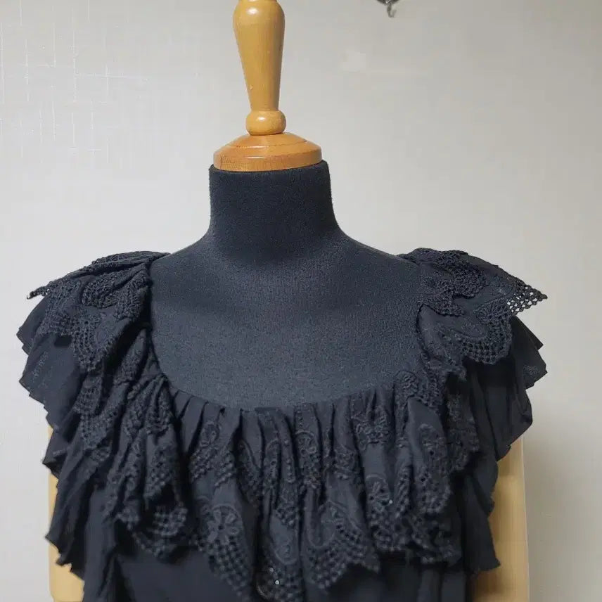 [BUNJANG] Egoist Frill Blouse Size 66 / 에고이스트 블라우스 66