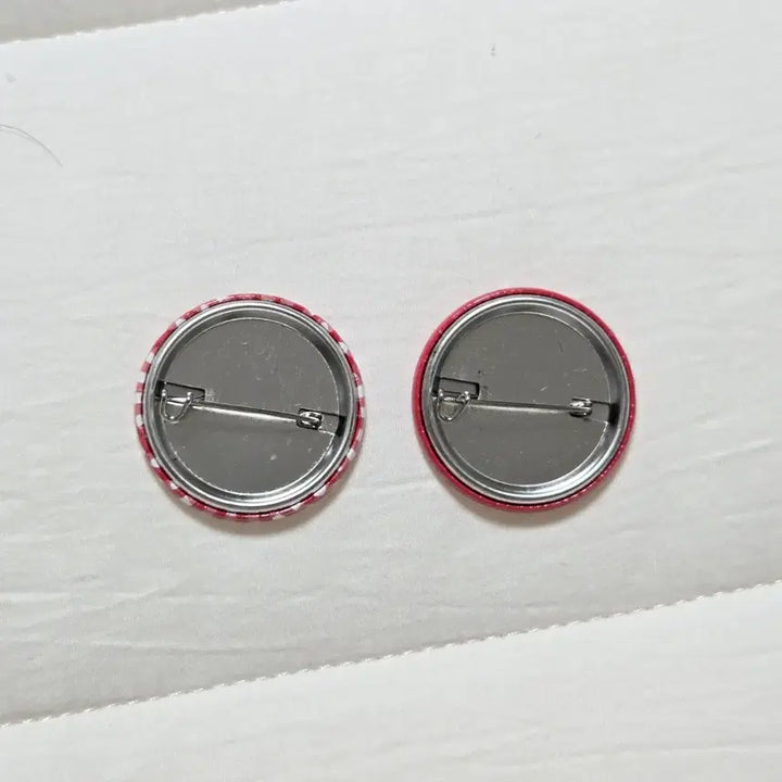 [BUNJANG] Hello Kitty Apple Cafe Can Badge Set (Bundle) / (일괄) 헬로키티 애플카페 캔뱃지 2개 세트