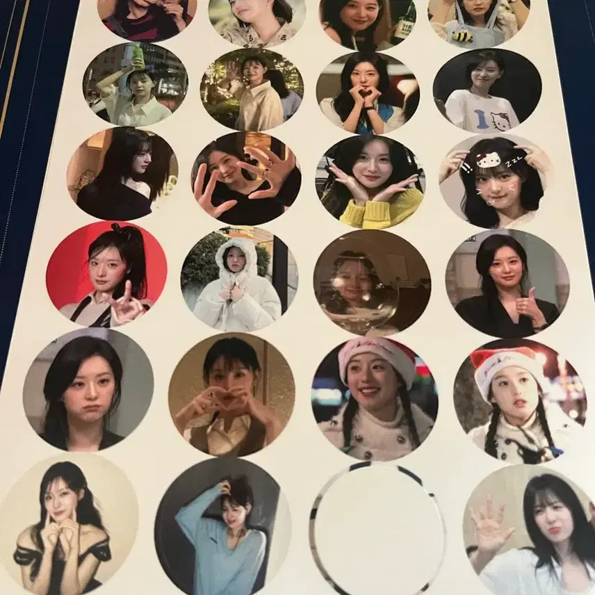 [BUNJANG] Kim Ji Won Cosmopolitan May Issue Photobook / 김지원 코스모폴리탄