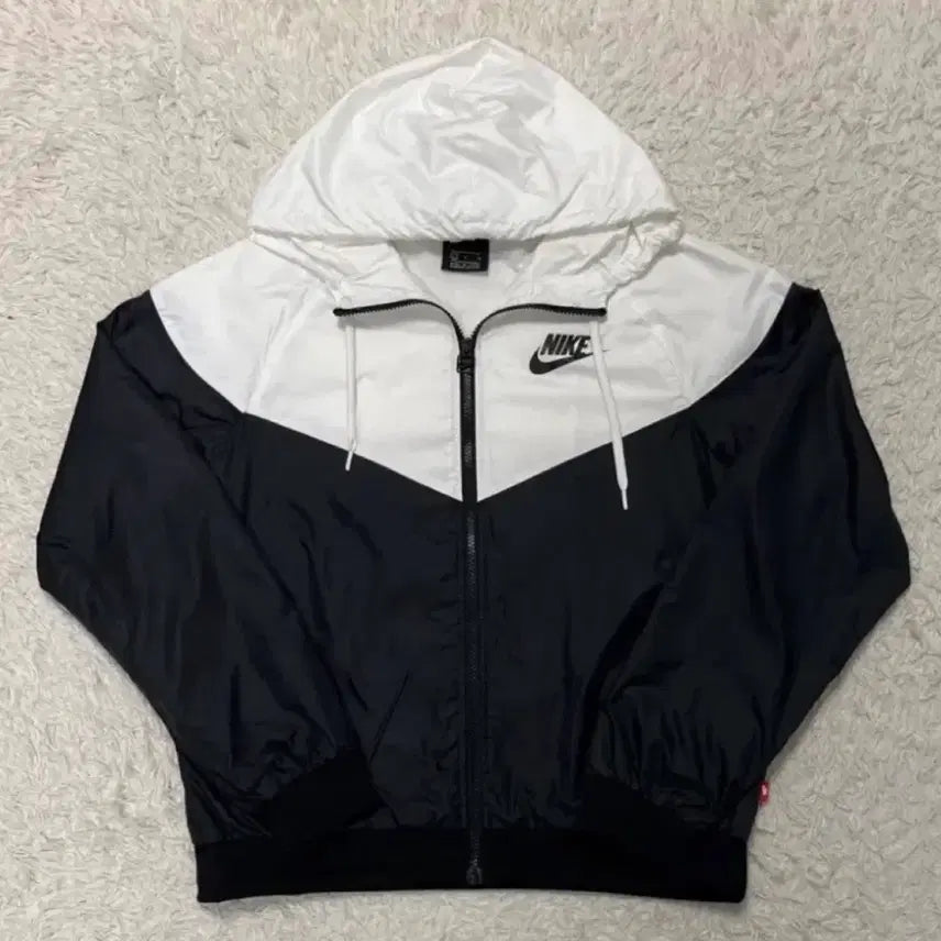 [SOLD OUT] 나이키 윈드러너 바람막이