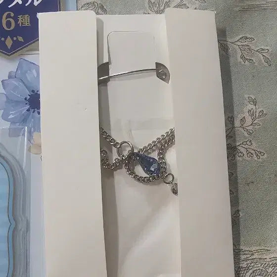 [BUNJANG] Frieren Himmel Acrylic Stand &amp; Badge Set (Sealed) / 프리렌 힘멜 아크릴 스탠드 뱃지 (미개봉) 택포