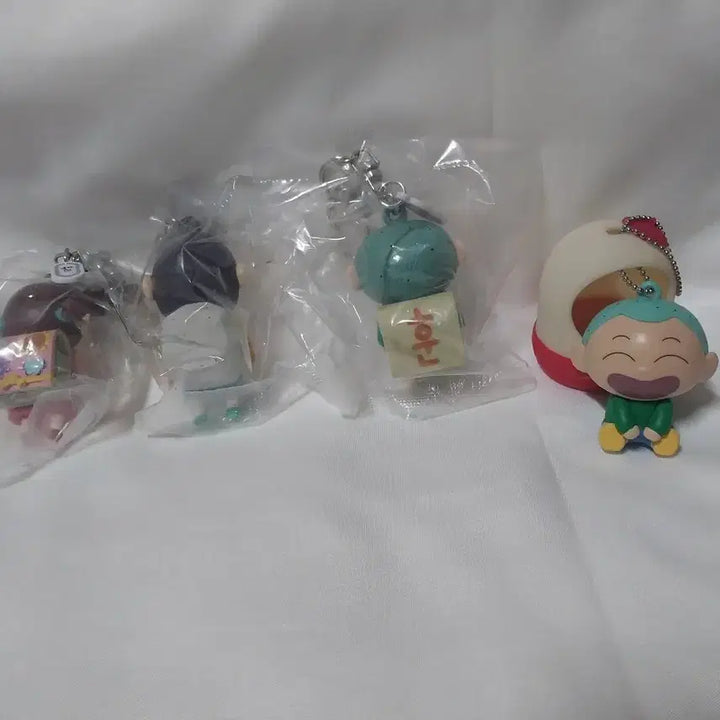 [BUNJANG] Crayon Shin-chan Keyring Figure Set (4 Types) / 짱구는못말려 키링 피규어 4종 세트 유리 맹구 훈이 책가방 랜덤 가챠