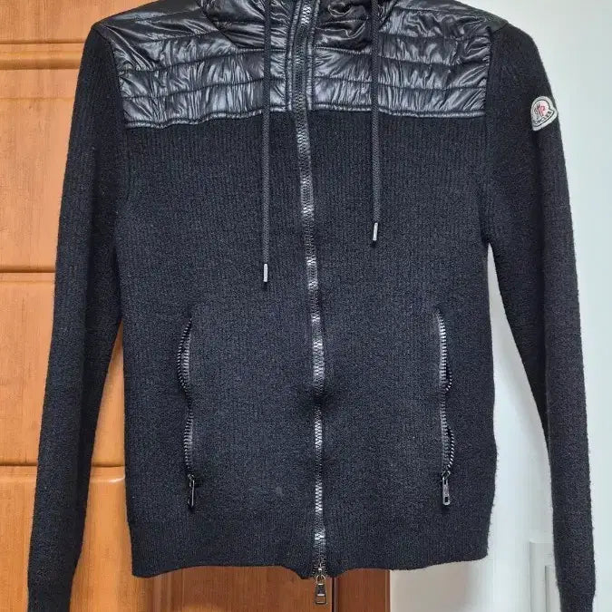 [BUNJANG] Moncler Hooded Zip-Up Jacket Black / 몽클레어 후드집업 블랙 (정품)