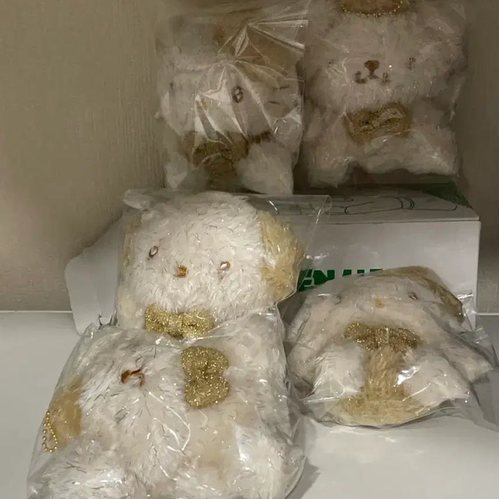 [BUNJANG] Sanrio Gold Glitter Keychain Bundle (Hello Kitty, Pompompurin, Pochacco) / 산리오 금색 반짝이 키링 일괄 헬로키티 폼폼푸린 포차코 골드 홀리데이