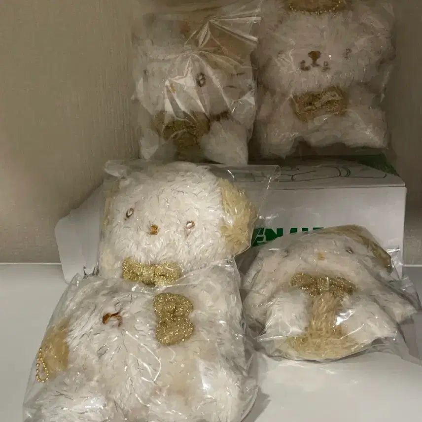 [BUNJANG] Sanrio Gold Glitter Keychain Bundle (Hello Kitty, Pompompurin, Pochacco) / 산리오 금색 반짝이 키링 일괄 헬로키티 폼폼푸린 포차코 골드 홀리데이