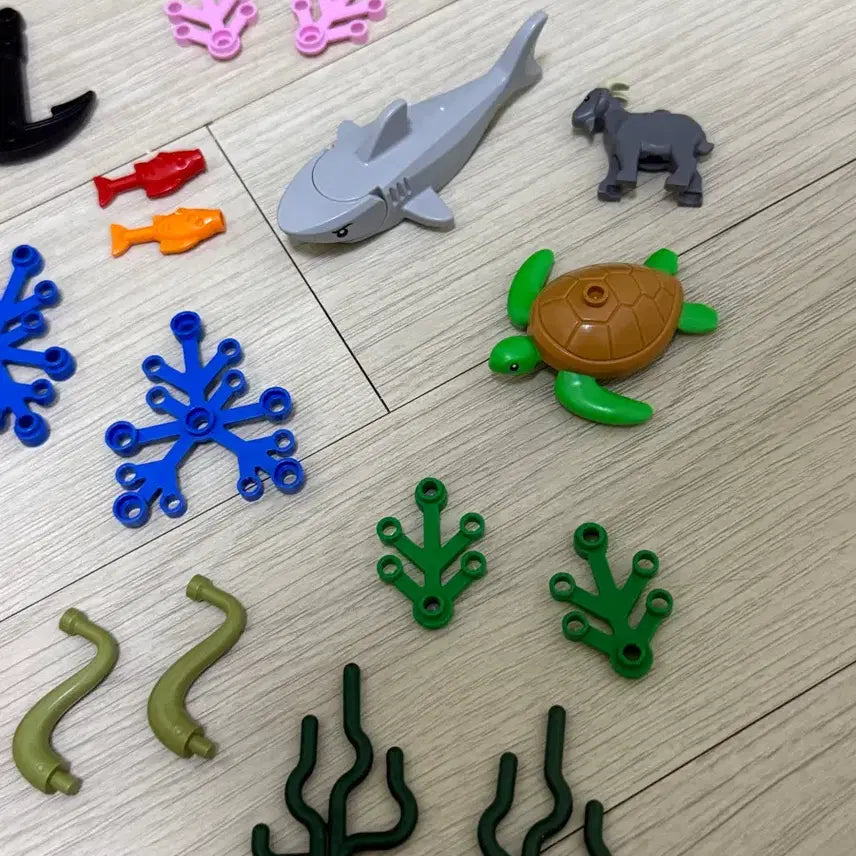 [BUNJANG] Assorted LEGO Parts Bundle (Shark, Turtle, Fish, etc.) / 다양한 레고 부품들 일괄 판매(상어 , 거북이 , 물고기 등)