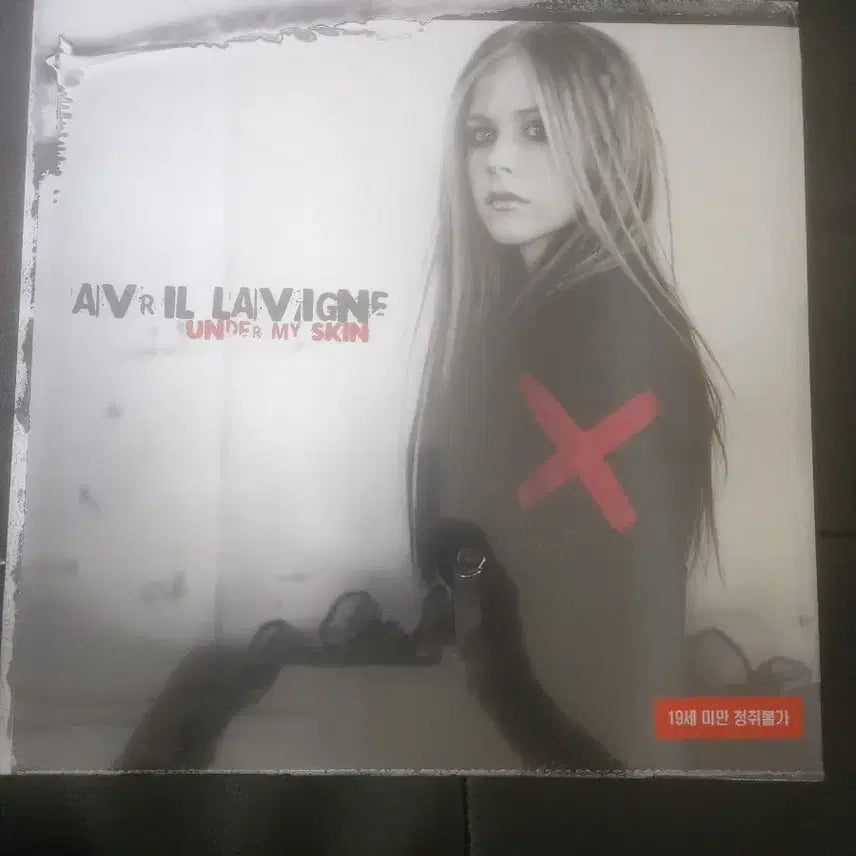 [BUNJANG] Avril Lavigne Under My Skin LP (Sealed) / [미개봉/LP] 에이브릴 라빈 (Avril Lavigne) - Unde