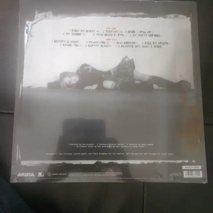 [BUNJANG] Avril Lavigne Under My Skin LP (Sealed) / [미개봉/LP] 에이브릴 라빈 (Avril Lavigne) - Unde