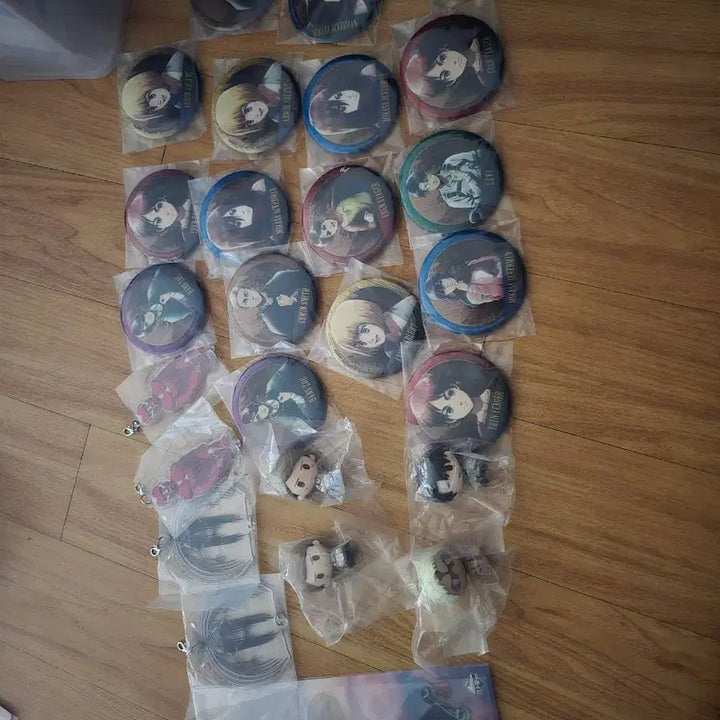 [BUNJANG] Attack on Titan Choco Noko Goods Bundle Set - Badges, Keyrings, Figures / 진격의거인 초코노코 굿즈 뱃지 키링 피규어 하위상 일괄