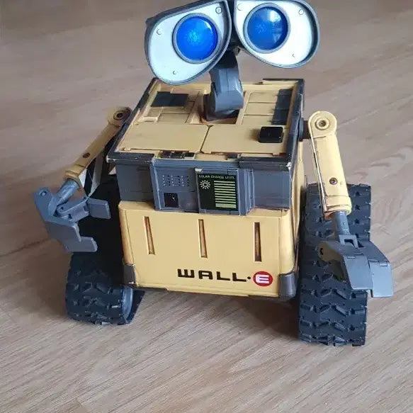 [BUNJANG] Wall-E Figure (Approx. 20cm+) / 월E 피규어
