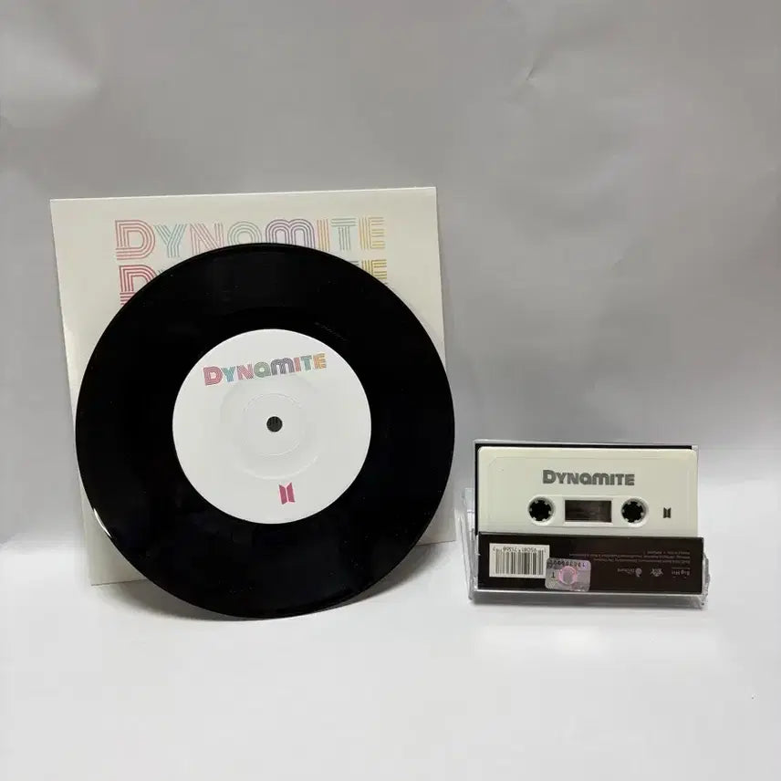 [BUNJANG] BTS Dynamite LP and Cassette Tape (Unsealed) / BTS(방탄소년단) 다이너마이트 LP와 카세트 테이프 판매 (개봉품)
