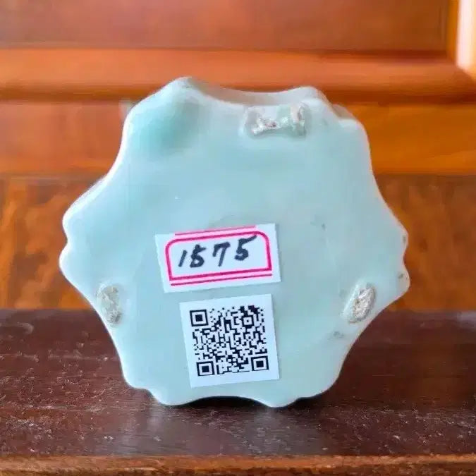 [BUNJANG] Joseon Dynasty White Porcelain Celadon Inlaid Double-Gourd Plum Blossom Brush Washer (Relief) / 백자진사연청유각화매화문연적(양각)