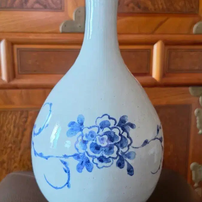[BUNJANG] Joseon Dynasty White Porcelain Celadon Peony Vine Motif Vase / 백자청화목단넝쿨문주병 (조선백자)