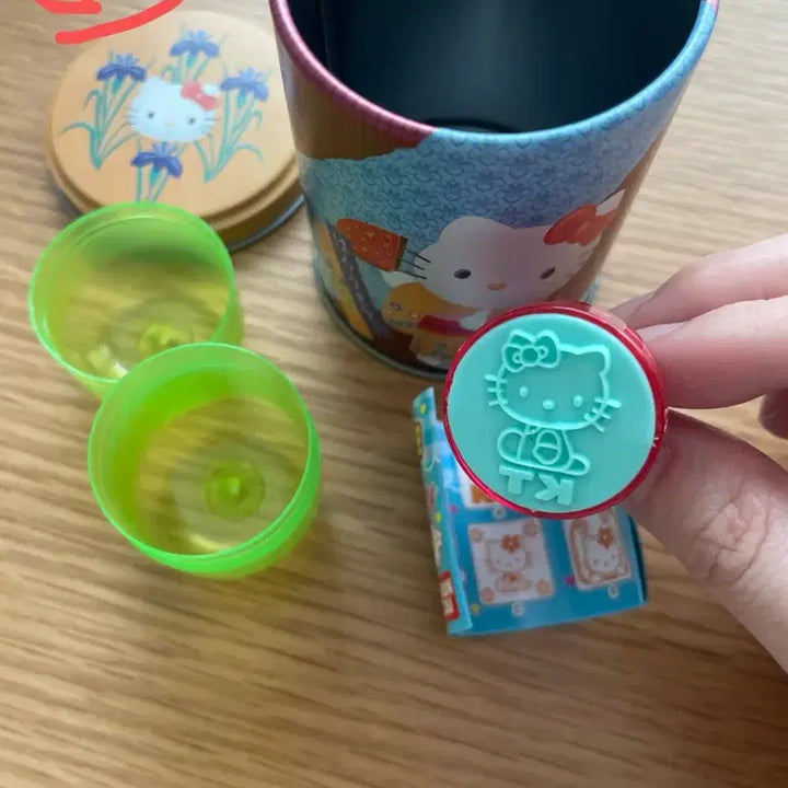 [BUNJANG] Classic Hello Kitty Gacha Wonder Capsule Tin Case / 고전 헬로키티 가챠 원더캡슐 틴케이스