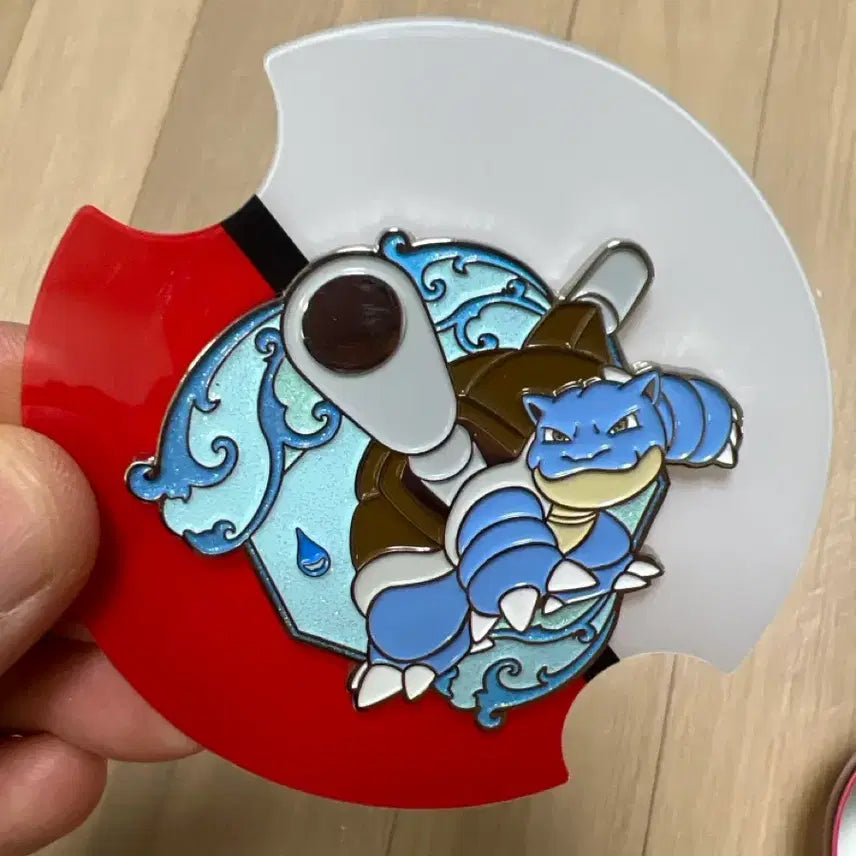 [BUNJANG] Pokemon Center Seoul Sejong Turtle Badge / 성수 포켓몬팝업 거북왕 뱃지