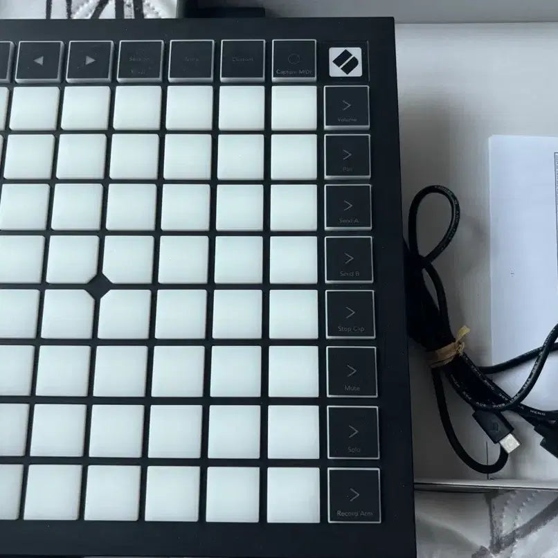 [BUNJANG] Novation Launchpad X MIDI Controller / 급처]Novation Launchpad X 런치패드 X(6/20일까지판매