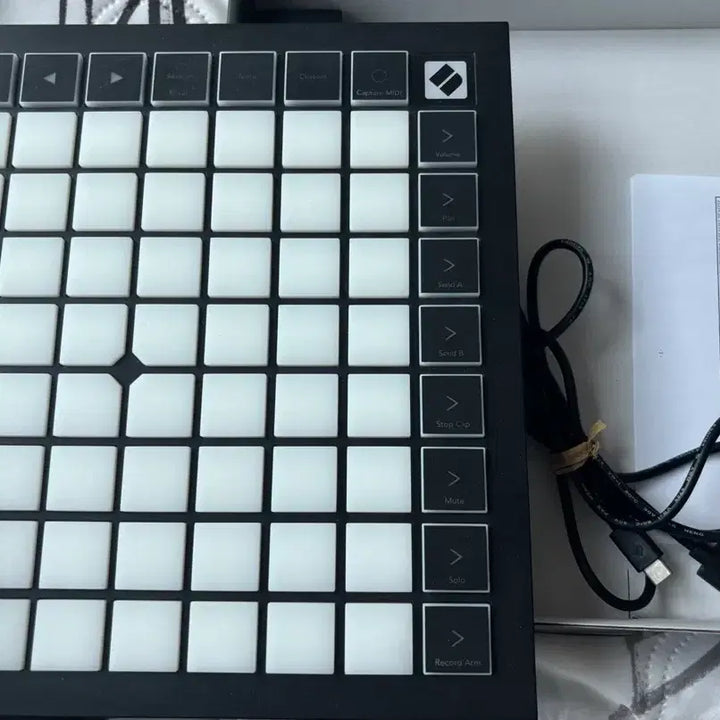 [BUNJANG] Novation Launchpad X MIDI Controller / 급처]Novation Launchpad X 런치패드 X(6/20일까지판매