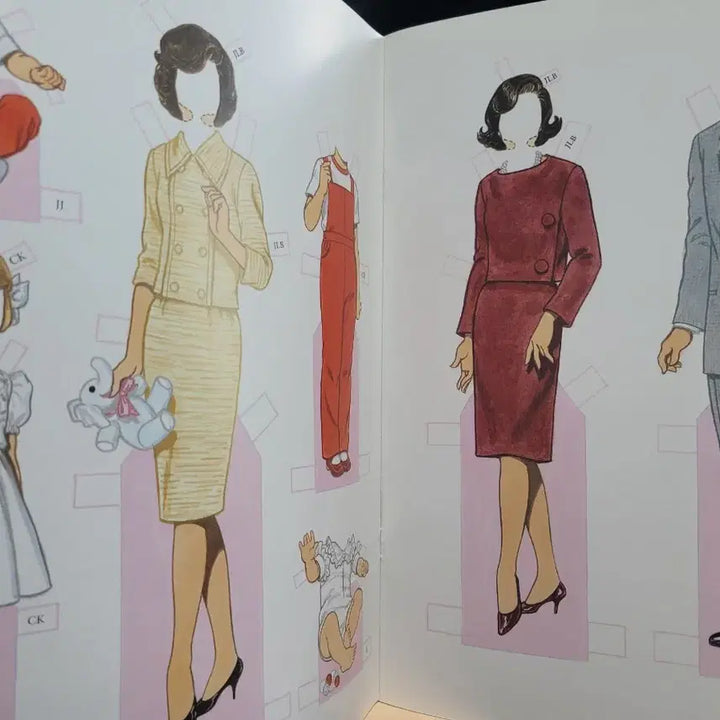 [BUNJANG] Tom Tierney John F. Kennedy and Family Paper Dolls / 종이 인형 paper doll 존 F 케네디