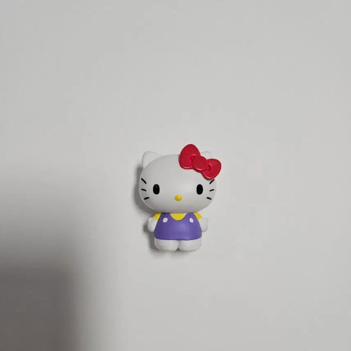 [BUNJANG] Sanrio Hello Kitty Figure &amp; Piggy Bank Bundle / 산리오 헬로키티 피규어 + 저금통 일괄