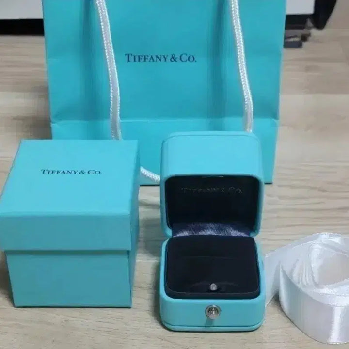 [BUNJANG] Tiffany &amp; Co. Mint Ring Case / 티파니 민트 반지케이스