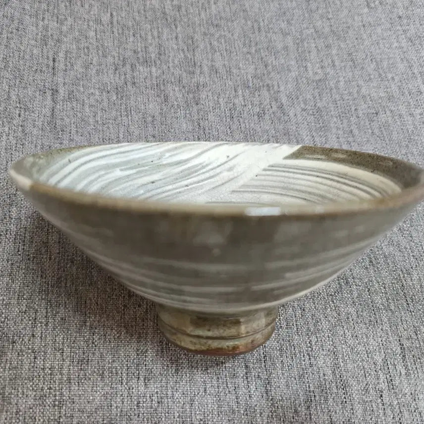 [BUNJANG] Antique Buncheong Coarse Brush-Marked Tea Bowl / 골동품 분청 귀얄 다완