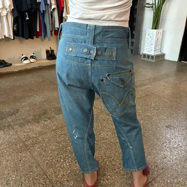 [SOLD OUT] Levis 엔지니어드 진 신치백 반바지