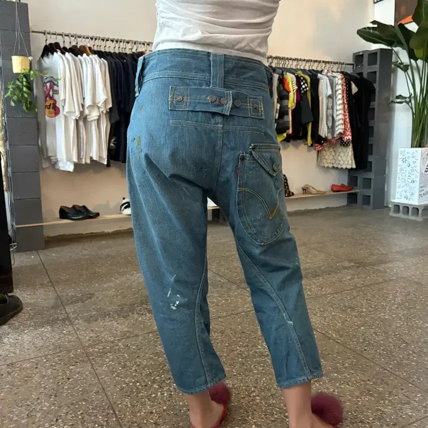 [SOLD OUT] Levis 엔지니어드 진 신치백 반바지