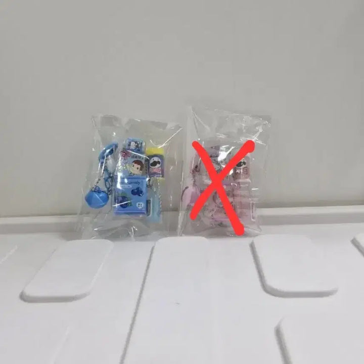 [BUNJANG] Sanrio Hello Kitty Miniature Gacha Pouch Keychain / 선착 특가 헬로키티 간식 미니어쳐 가챠 파우치 키링