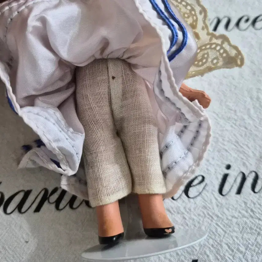 [BUNJANG] Vintage Nancy Doll with Stand / 빈티지 낸시 인형(거치대 포함.)