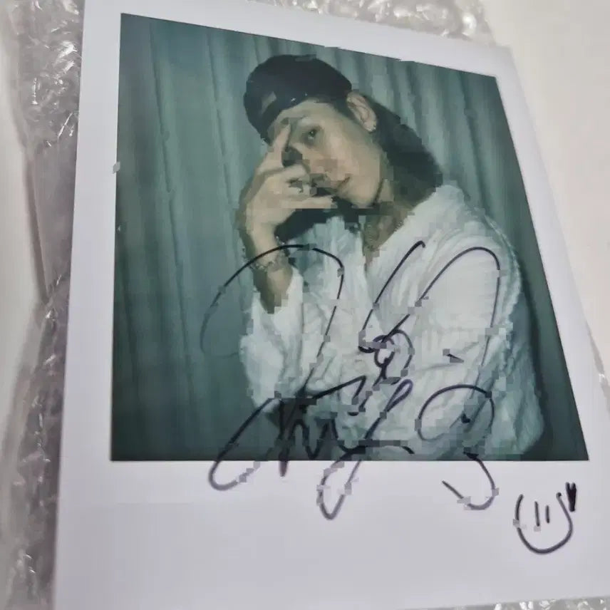 [BUNJANG] Jung Ilhoon Signed Polaroid / 정일훈(ILHOON) 친필 싸인폴라로이드