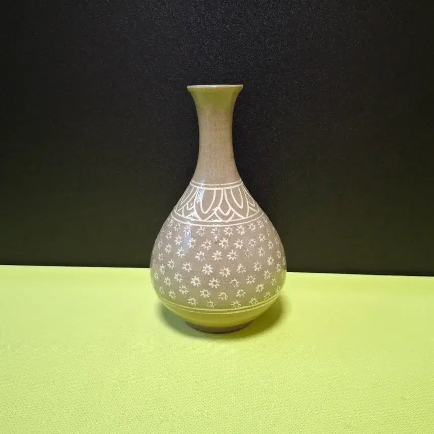 [BUNJANG] Cheongpa Lee Eun-gu Inhwamun Vase / 청파 이은구 인화문병 도자기