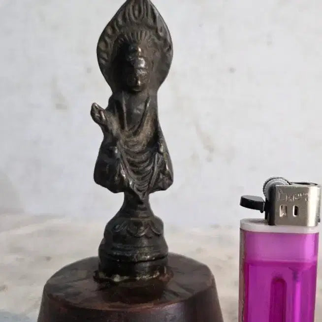 [BUNJANG] Bronze Amulet with Wooden Base / 연대감좋은 동 호신불