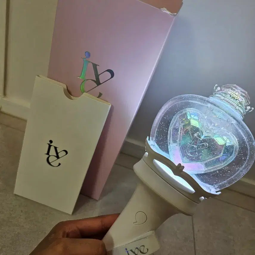 [BUNJANG] IVE Official Lightstick Version 1 &amp; 2 Bundle / 아이브 응원봉