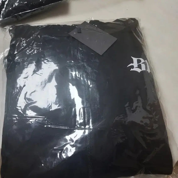 [BUNJANG] BABYMONSTER Black Hooded Zip-Up (M Size) / 베이비몬스터 블랙 후드집업 택포함