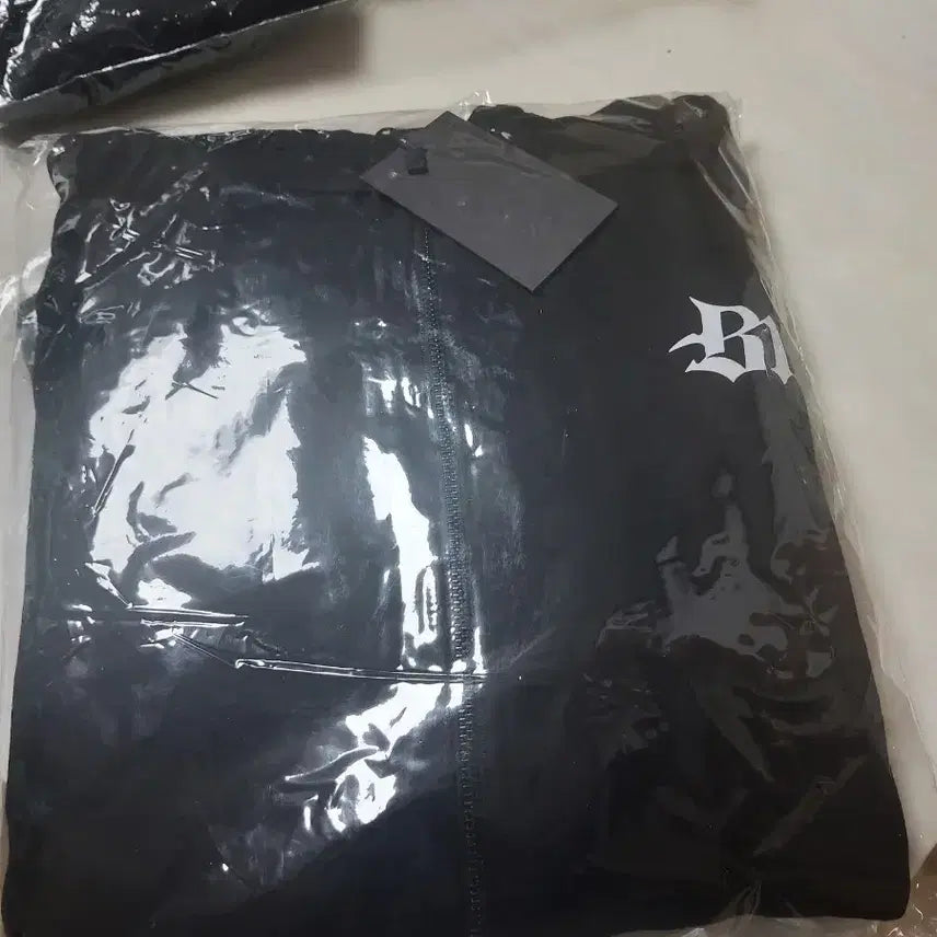 [BUNJANG] BABYMONSTER Black Hooded Zip-Up (M Size) / 베이비몬스터 블랙 후드집업 택포함