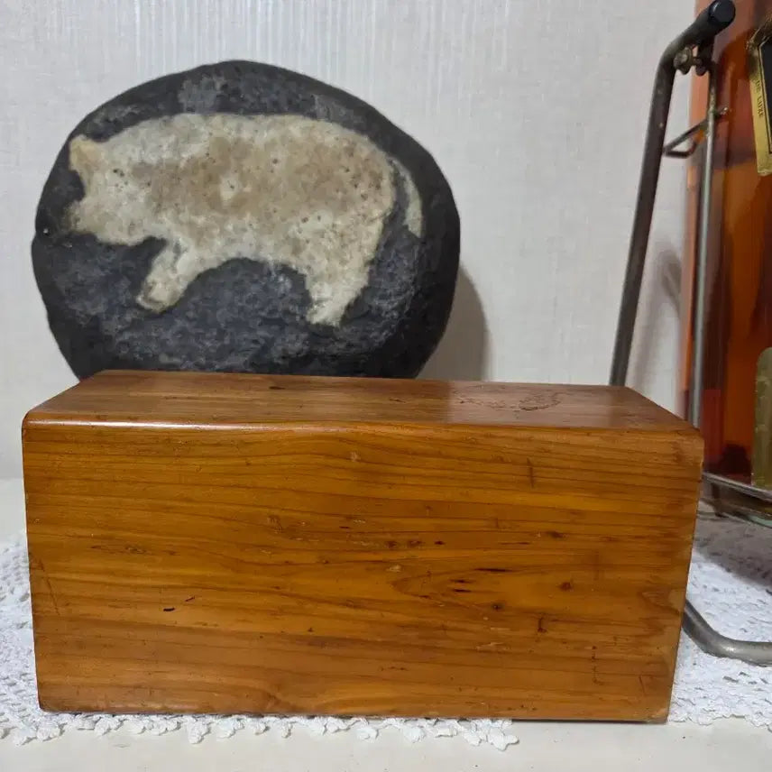 [BUNJANG] Antique Wooden Pillow (Mokchim) with Floral Motif / 옛날 30년이상 목침