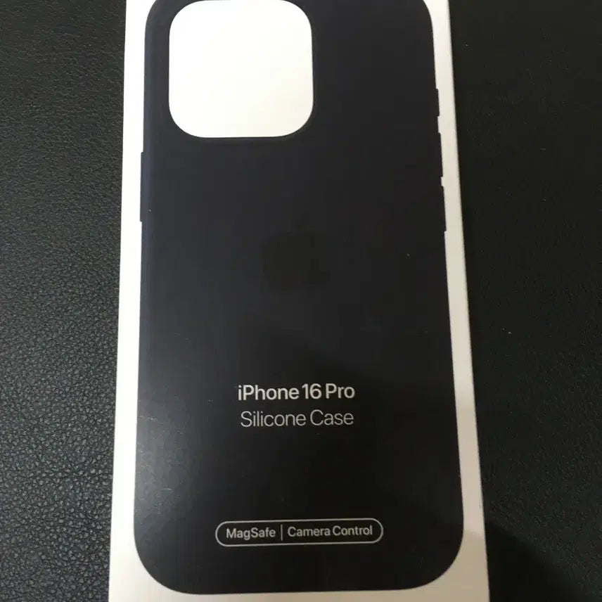[BUNJANG] iPhone 16 Pro Genuine Silicone Case / 아이폰16 프로 정품 실리콘 케이스팝니다