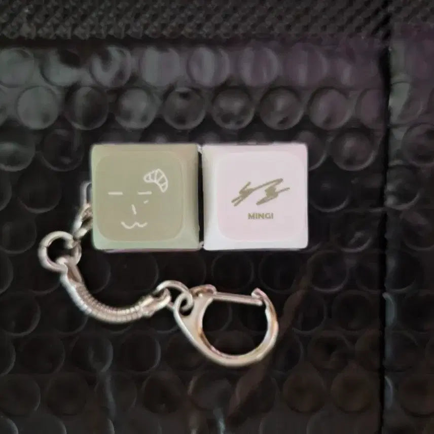 [BUNJANG] ATEEZ x BR MUD Mingi Keycap Keyring / 에이티즈 비알머드 민기 키캡 키링