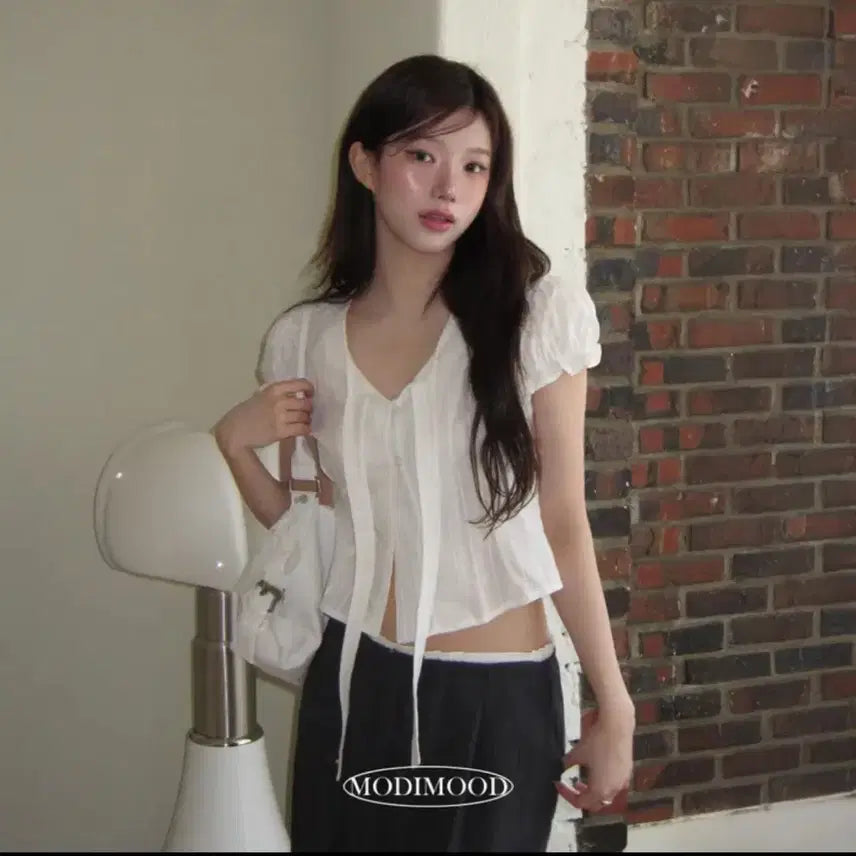 [BUNJANG] Modi Mood Tie Crop Blouse / 모디무드 타이 크롭 블라우스