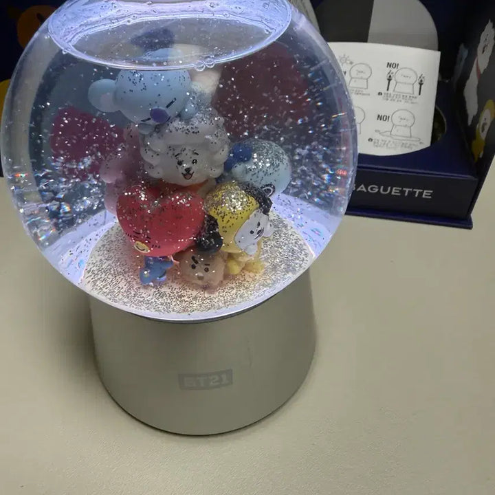 [BUNJANG] BT21 Snow Globe Lamp / BT21 스노우볼 램프