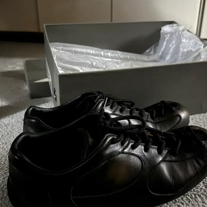 [BUNJANG] Romantic Move x DNSR Collaboration Vintage Sneakers / (매물없음)로맨틱무브xDNSR 콜라보 빈티지 스니커즈 (260)
